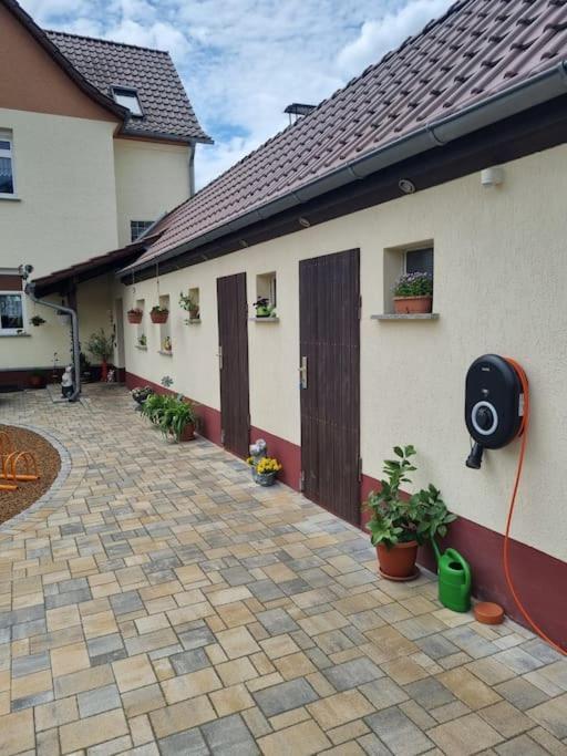 Ferienwohnung *Zur Weinbergstrasse* Lauta Экстерьер фото